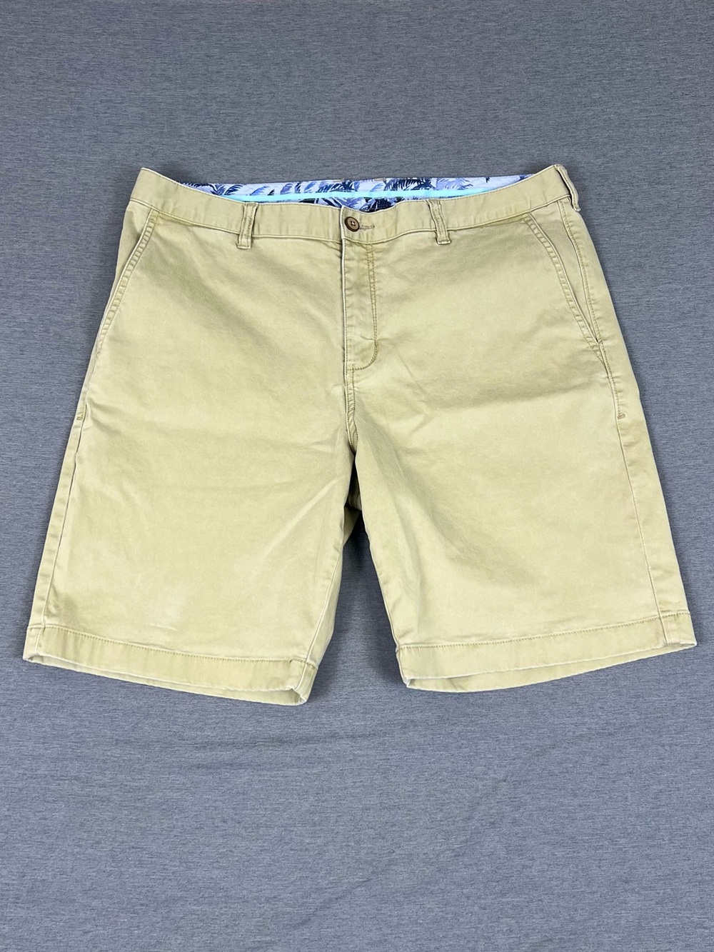Tommy Bahama Men's Light Khaki Shorts